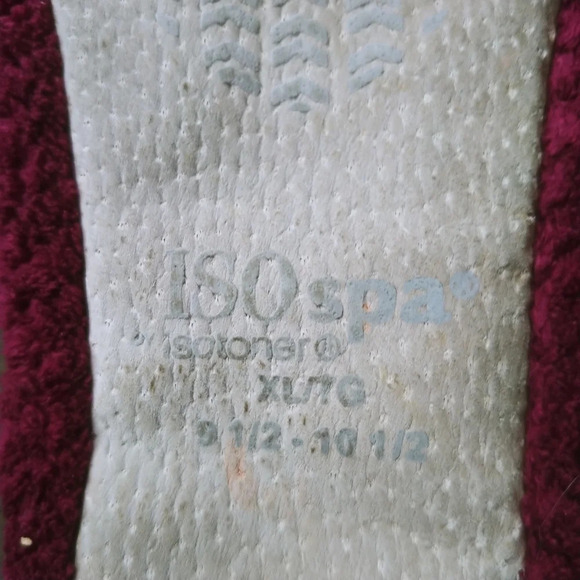Isotoner ISOspa  Non-Slip Slippers XL/9.5-10 Burgundy 2 Pairs - Picture 4 of 8